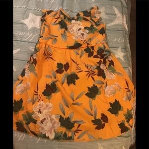 Girls summer dress size 5/6 yellow flowers 💐 NWOT sleeves pretty colors